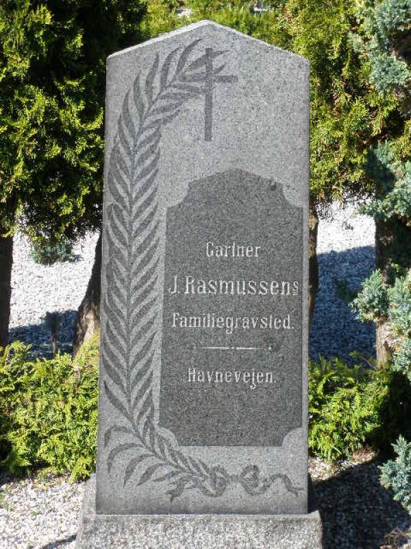 J. Rasmussen's familiegravsted.JPG